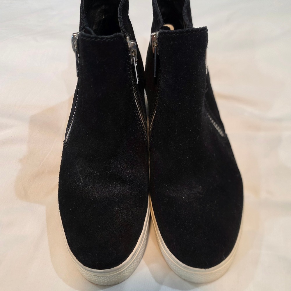 Steve Madden Wedgie Sneakers Womens 8.5 Black Excellent Suede Hidden Wedge Zip